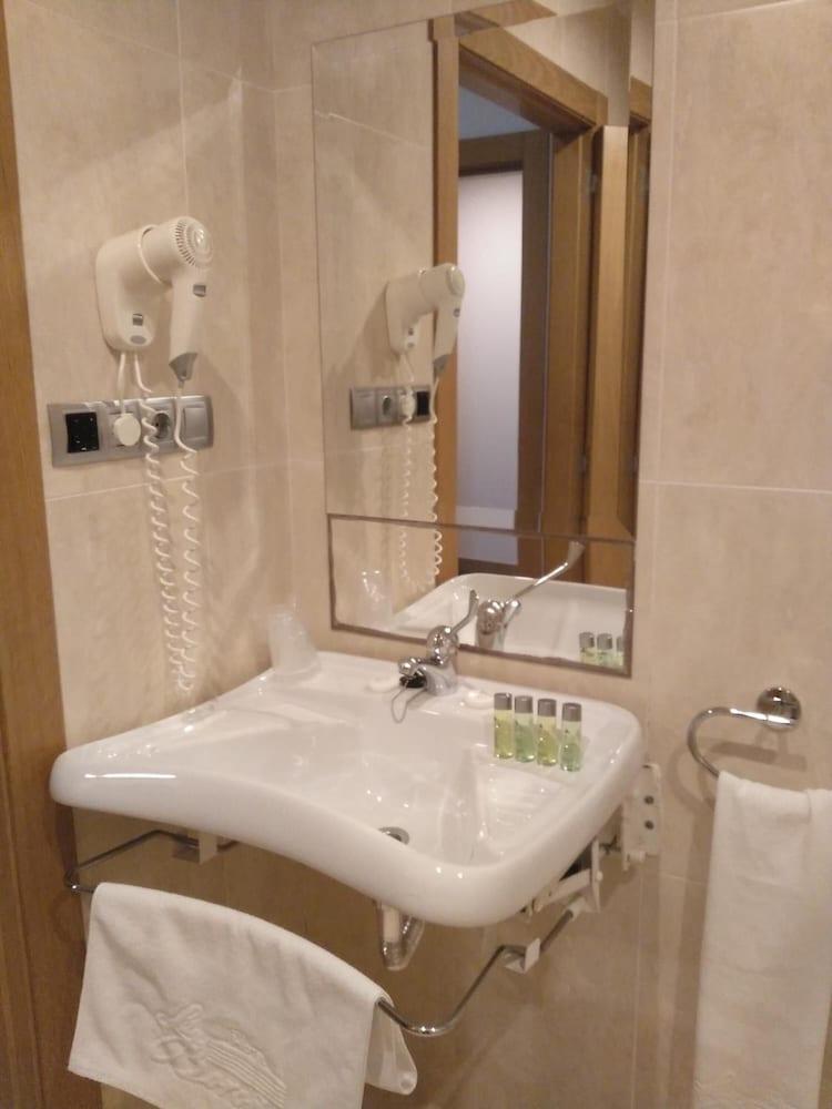 Hotel La Borona Хихон Экстерьер фото